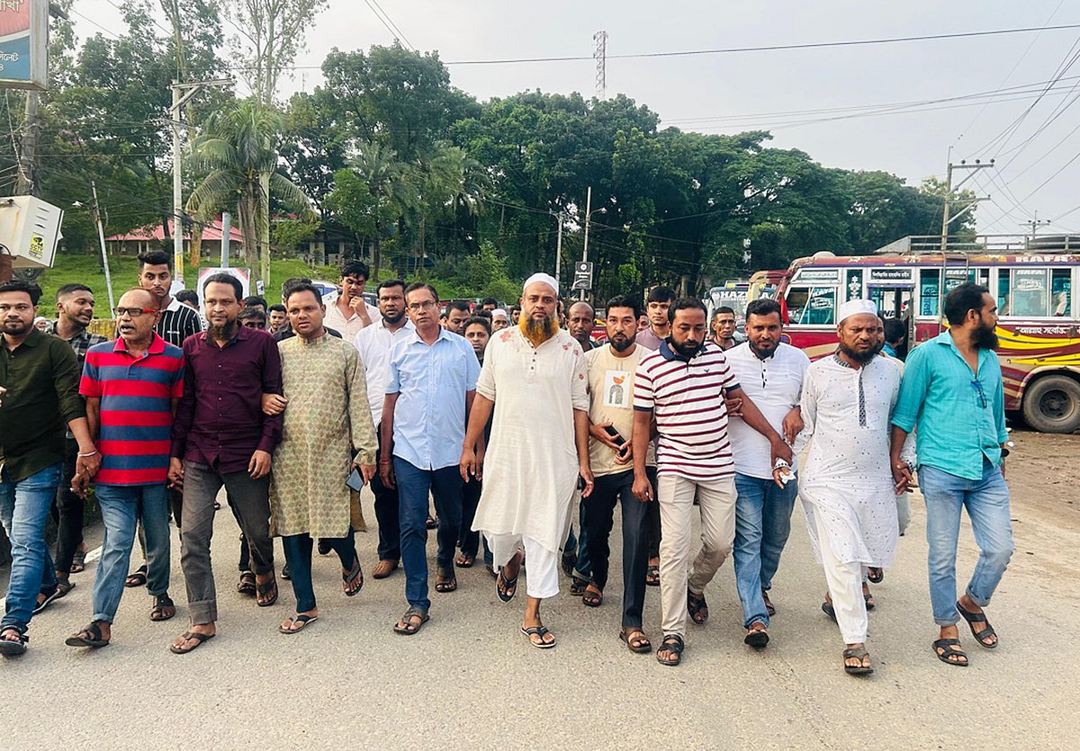 শেখ হাসিনাকে দেশে ফিরিয়ে আনার দাবিতে সিলেটের বিয়ানীবাজারে বিক্ষোভ মিছিল করেছে আওয়ামী লীগ। গতকাল সোমবার বিকেলে পৌর শহরে